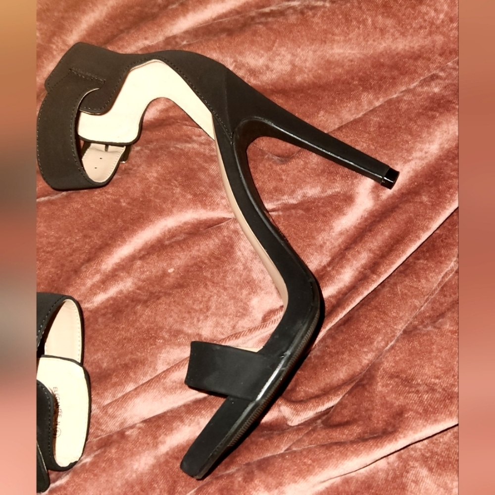 Dream Pairs 8.5 Black Velvet High Heels - Picture 3 of 7